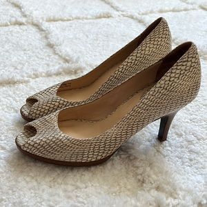 COLE HAAN Nike air leather snake skin peep toe heels us womens size 9.5 EUC